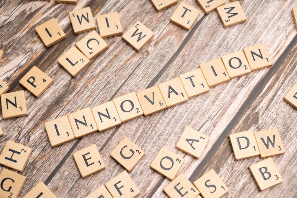 Revolutionalize ou revolutionize : quelle forme choisir ?